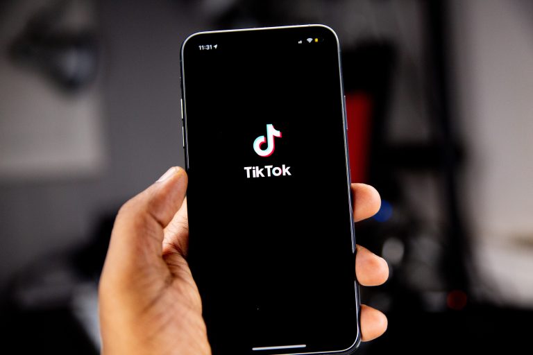 De rol die muziek speelt in jouw TikTok-verslaving